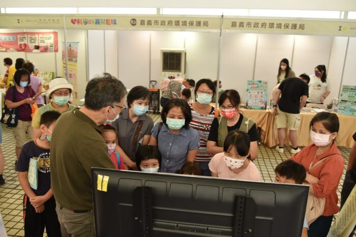 活動第4天-陸維元老師-園生態影片播放